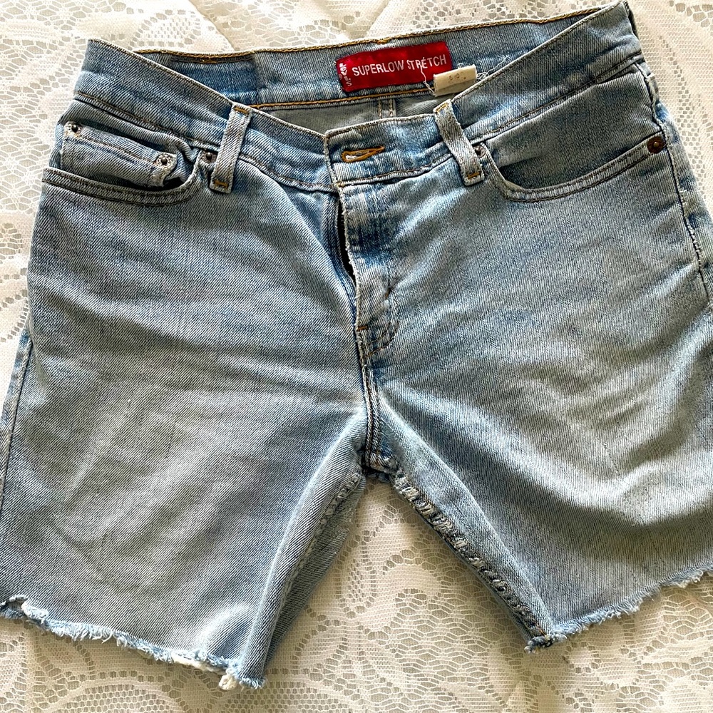 Levi’s super low stretch 518 cut off shorts